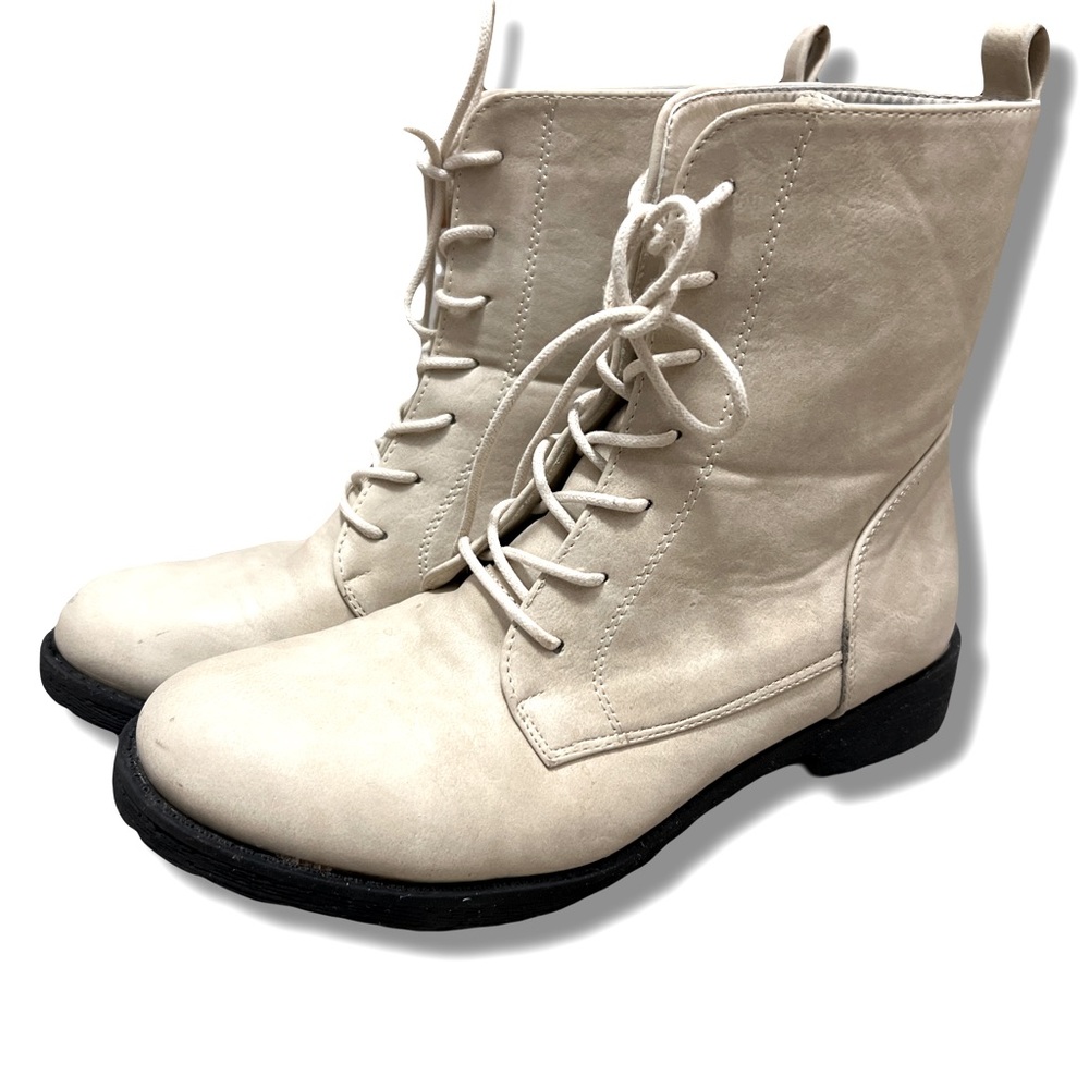 Size 7.5 Women’s Boots Cream color